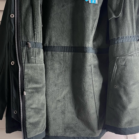 Free Country Softshell Jacket with Sherpa Lined Hood and Soft inner lining. - Picture 12 of 16